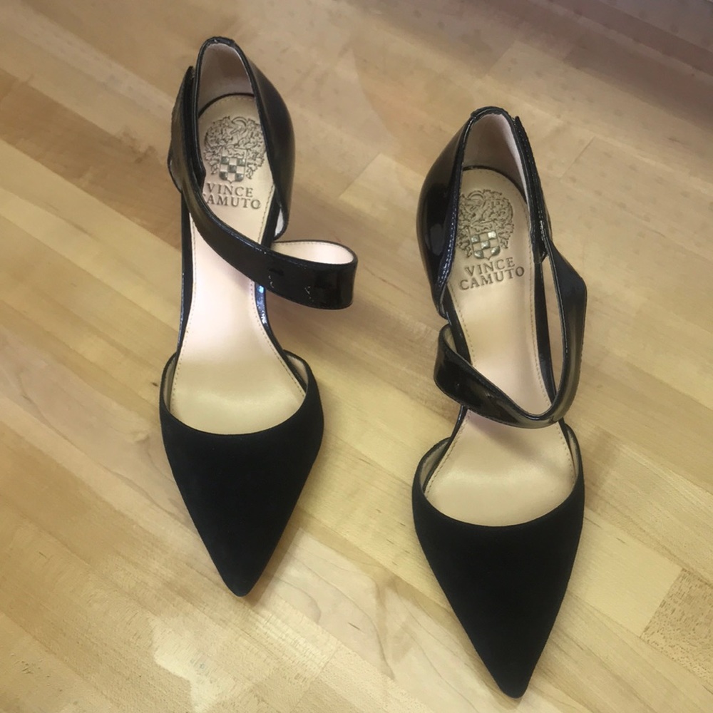 Vince Camuto black pumps